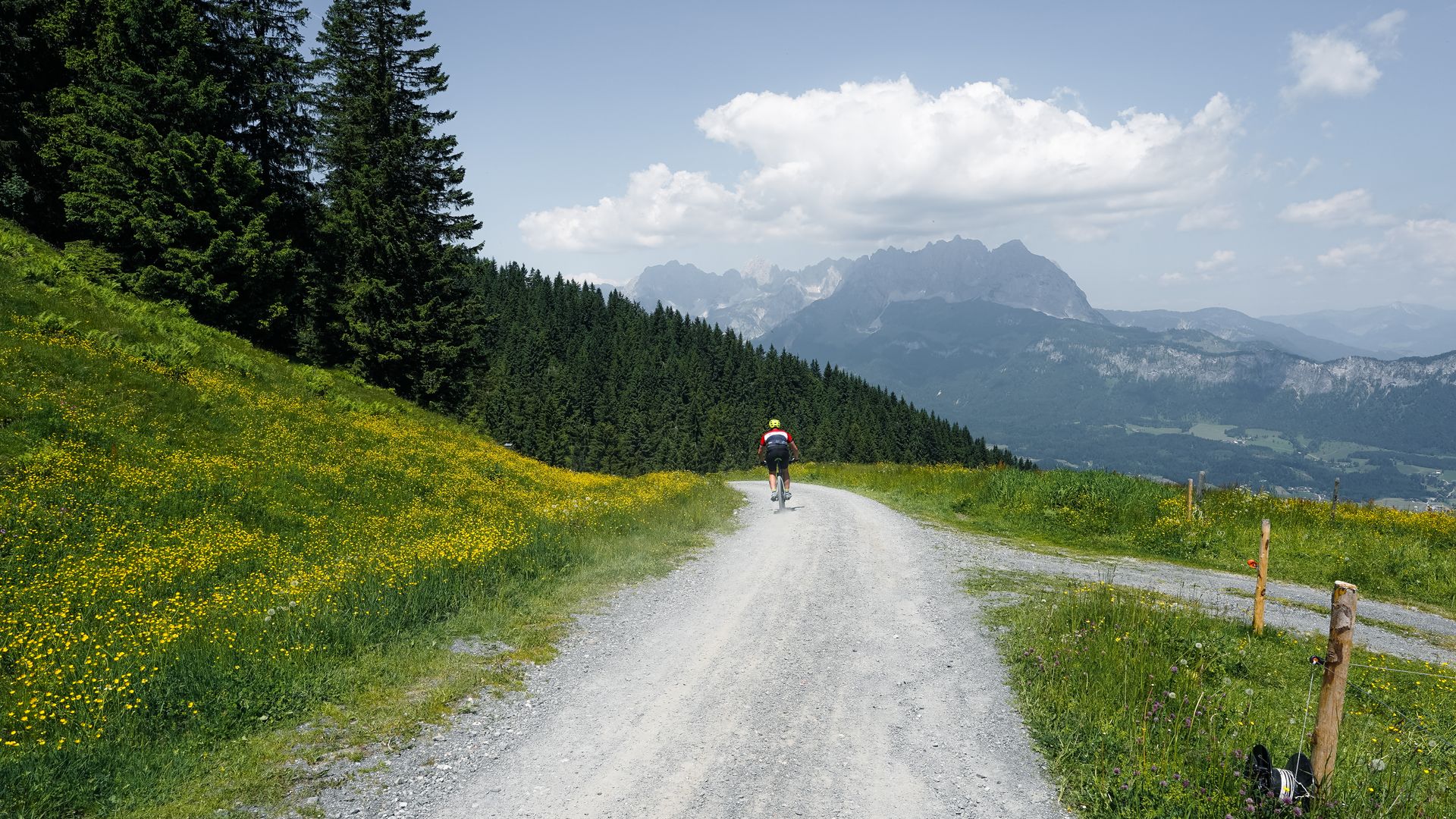 Radfahrer in den österreichischen Alpen